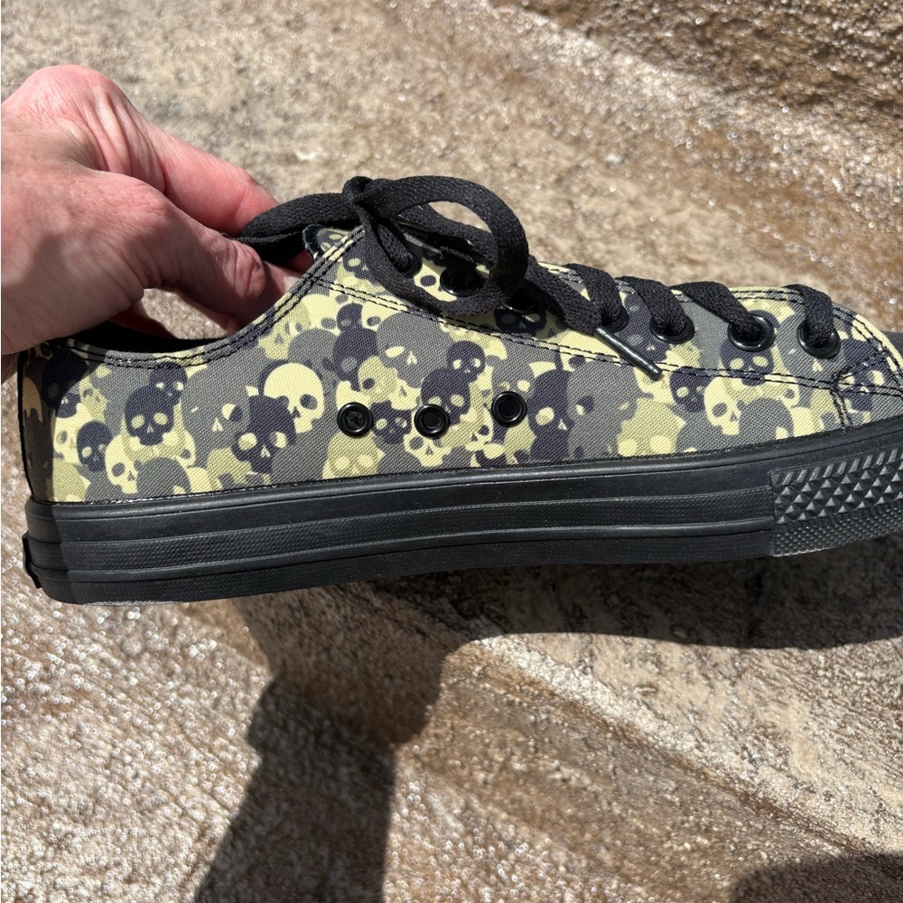 RAAD Black and Green Skull Camouflage Sneakers, size 9 Men’s, Removable Insole